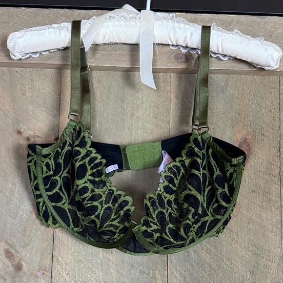 Savage X FENTY Sorry Not Sorry lace  balconette bra Green Size 36DDD / 36F - Picture 3 of 15